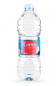 Agua-botella-plástico-de-1'5L-de-marca-Cortes